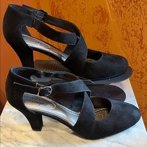 DexFlex Comfort Criss-Cross Strap Heels